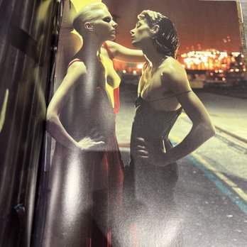 banana republic the grove hours