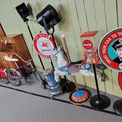 Silver Moon Antique Mall - Stage  lights. Advertising. WILDCAT BICYCLE