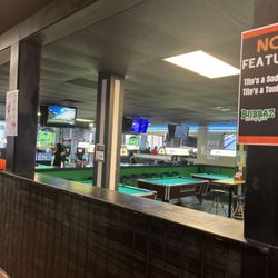 Bubbaz Bar & Grill - Love coming here for pool