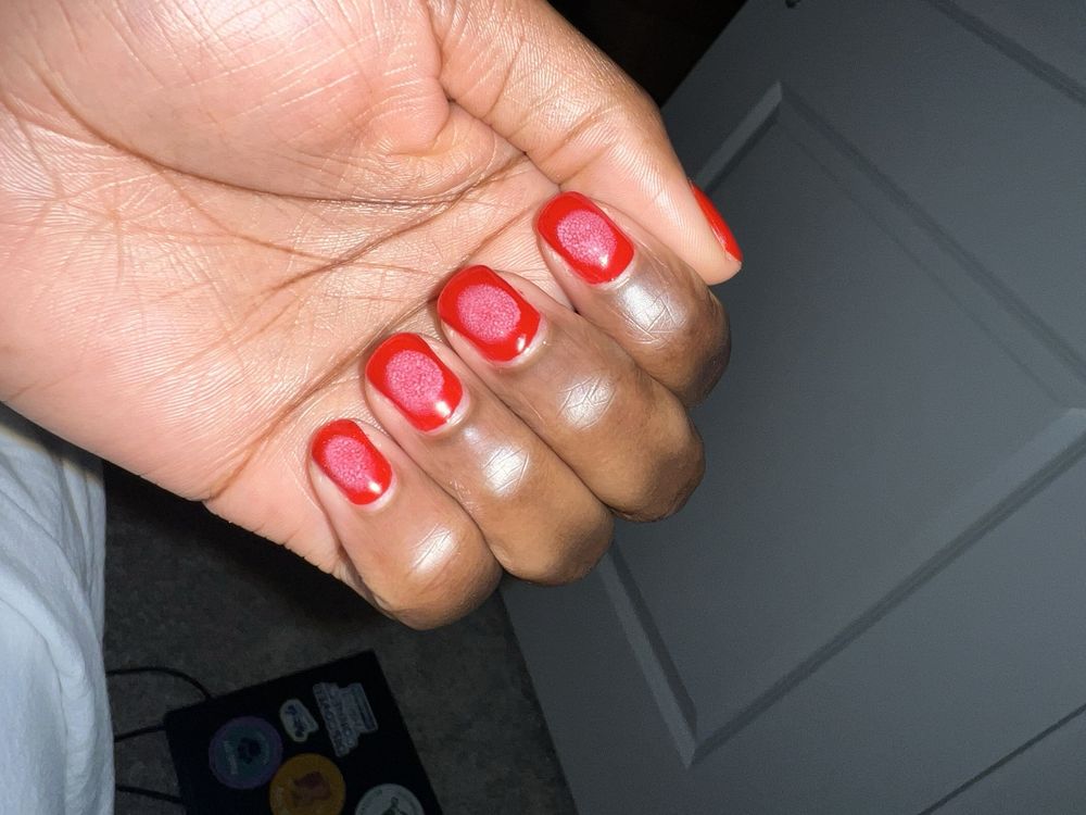 V Nail & Tan Logo