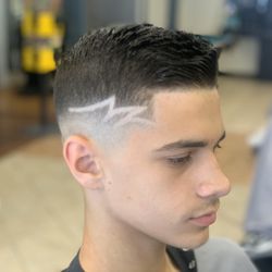 Limitless Barbershop - Combover / Design.
