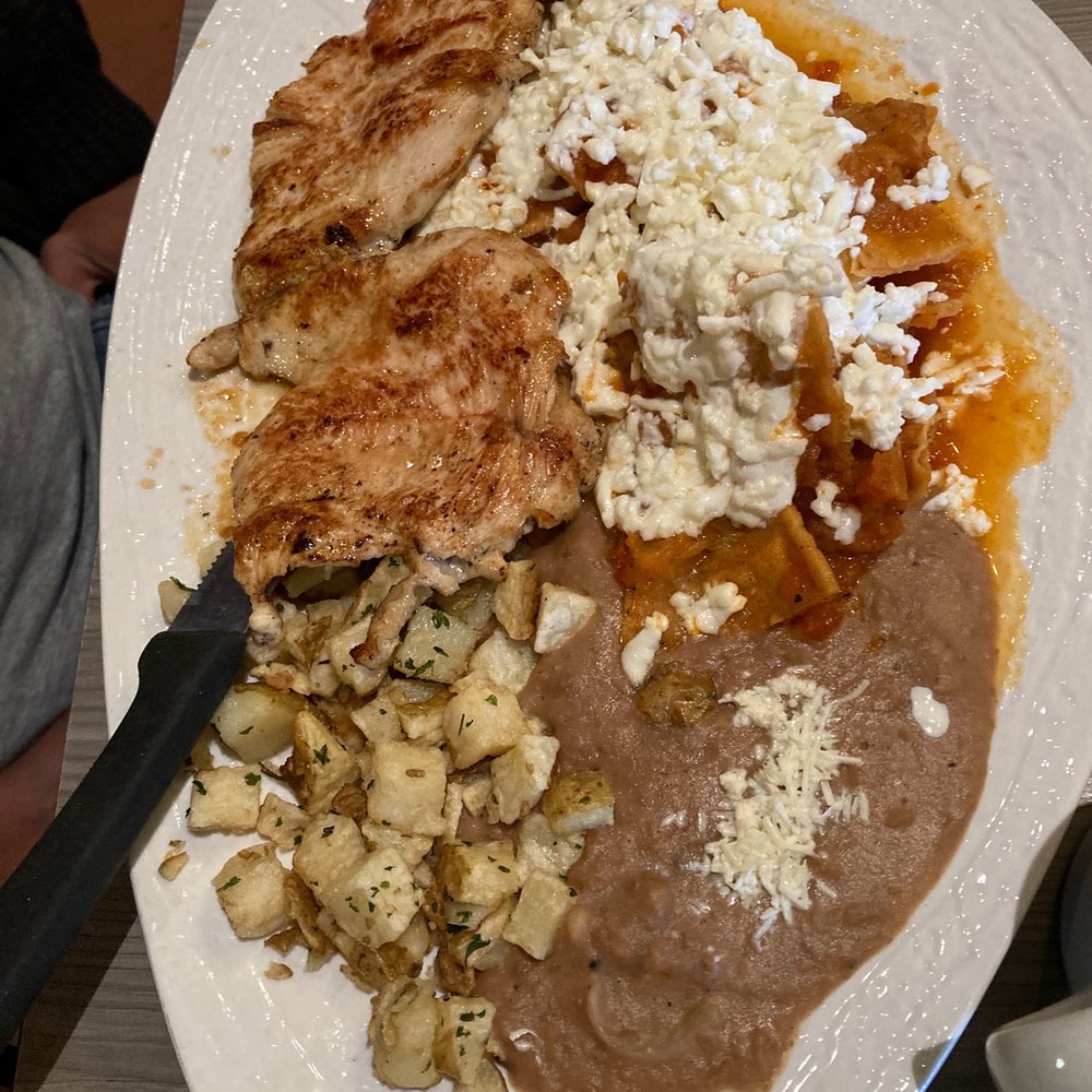 La Espadaña - Pechuga con chilaquiles - Mexican Near Me - Tijuana, BCN La Espadaña - Pechuga con chilaquiles - Mexican Near Me - Tijuana, BCN