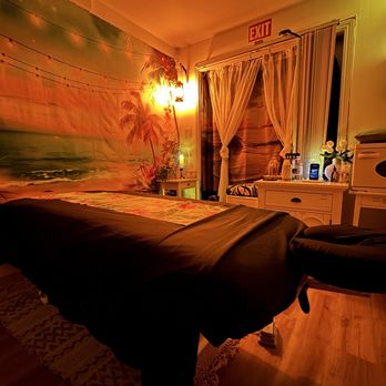 Thai Healing Touch - Massage table - Massage Therapy Near Me - San Francisco, California Thai Healing Touch - Massage table - Massage Therapy Near Me - San Francisco, California
