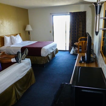 Econo Lodge - two queen bed room - Hotels Near Me - Waynesville, North Carolina Econo Lodge - two queen bed room - Hotels Near Me - Waynesville, North Carolina
