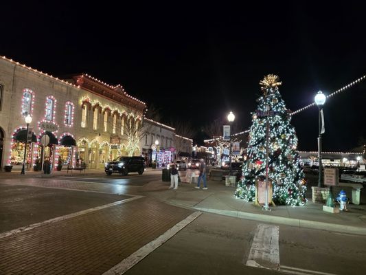 Eighteen Ninety Grille and Lounge by null