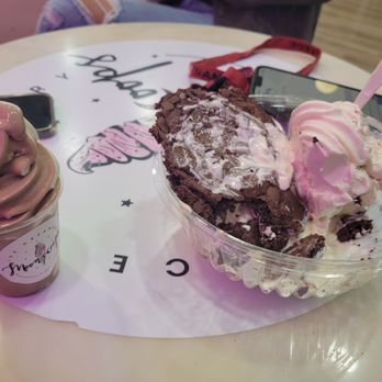 Moonscoops Ice Creamery - Brownie + Vanilla - Ice Cream & Frozen Yogurt Near Me - Marina, California