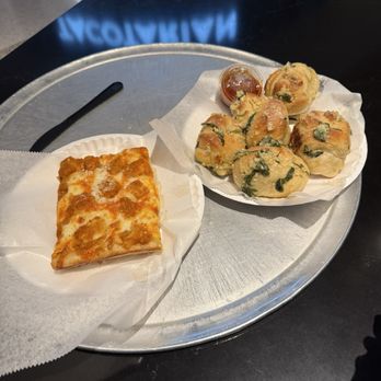 Carnegie Pizza - Buffalo Chicken Pizza and Garlic Knots (5) - Pizza Near Me - Las Vegas, Nevada Carnegie Pizza - Buffalo Chicken Pizza and Garlic Knots (5) - Pizza Near Me - Las Vegas, Nevada