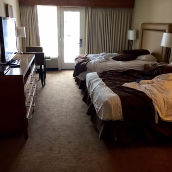 The Inn at Aspen - My Brother's Room - was renovated, but not newly, so the pricing was cheaper, around $250/night - Hotels Near Me - Aspen, Colorado