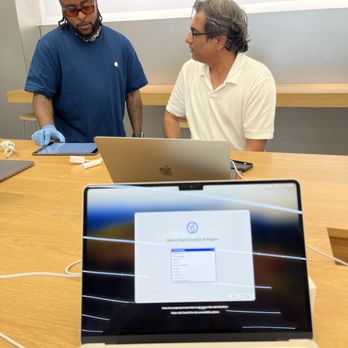 Apple Manhattan Village - This is my machine and me being ignored by the Apple people after I made an appointment and explained exactly what was needed. - Computers Near Me - Manhattan Beach, California