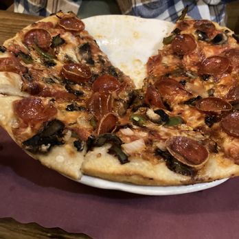 Alberto's Pub and Pizza - Vegetable pizza no cheese - Italian Near Me - Norton, Massachusetts Alberto's Pub and Pizza - Vegetable pizza no cheese - Italian Near Me - Norton, Massachusetts