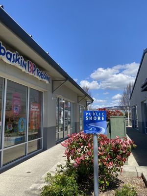 Bridgeside Shopping Center by null