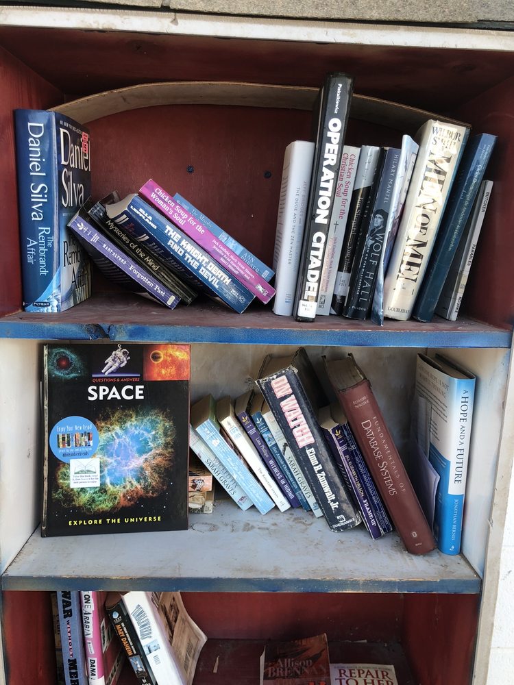 COMMUNITY CENTER LITTLE FREE LIBRARY Community Book Box 131 S Main