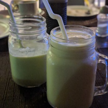 Vue Dine & Drink - Mango shake/smoothie. Also had someone in the group that was trying to stay low-carb, so special order avocado smoothie in the background. - Restaurants Near Me - Lapu-Lapu City, CEB
