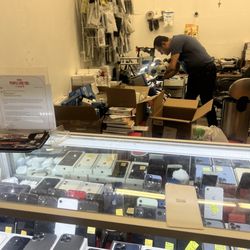 El Amir - Amir working on another customer's phone.