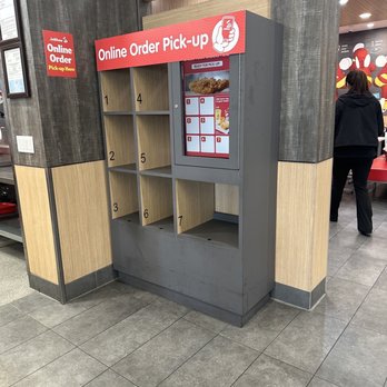 Jollibee - Fast Food Near Me - Milpitas, California