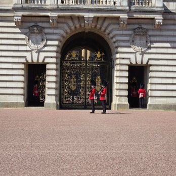 Buckingham Palace - Guardians - Landmarks & Historical Buildings Near Me - London, XGL