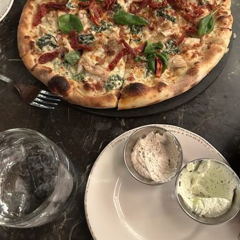 Del’s Italian Kitchen - Florentine pizza - Italian Near Me - Kitchener, Ontario Del’s Italian Kitchen - Florentine pizza - Italian Near Me - Kitchener, Ontario