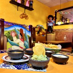 El Potro Mexican Grill - Chips and salsa.