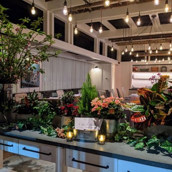 Small Batch - Beautiful foyer area when you walk in - New American Near Me - Garden City, New York Small Batch - Beautiful foyer area when you walk in - New American Near Me - Garden City, New York