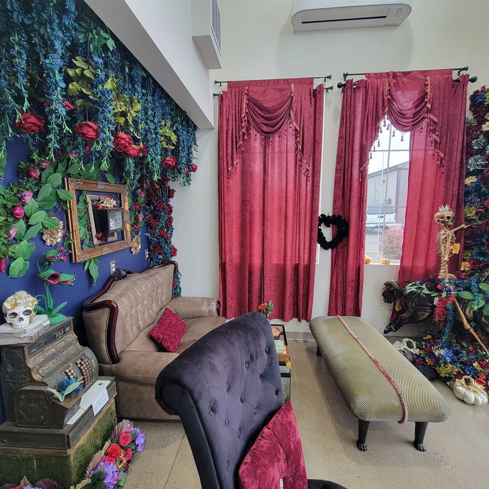 Florfe Cafe - Back seating area - Cafes Near Me - Salem, Oregon