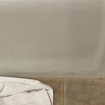 Hyatt Regency Phoenix - Dirty stained tub siding - Hotels Near Me - Phoenix, Arizona