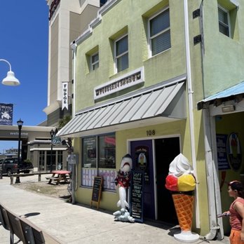 Island Ice Factory - Store front - Ice Cream & Frozen Yogurt Near Me - Carolina Beach, North Carolina