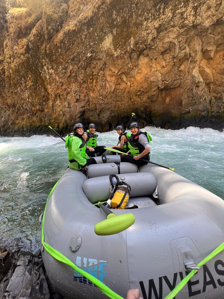 Columbia River Outdoors Logo