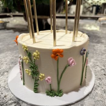 Bake My Day - 7" round cake - Cupcakes Near Me - Rancho Cucamonga, California