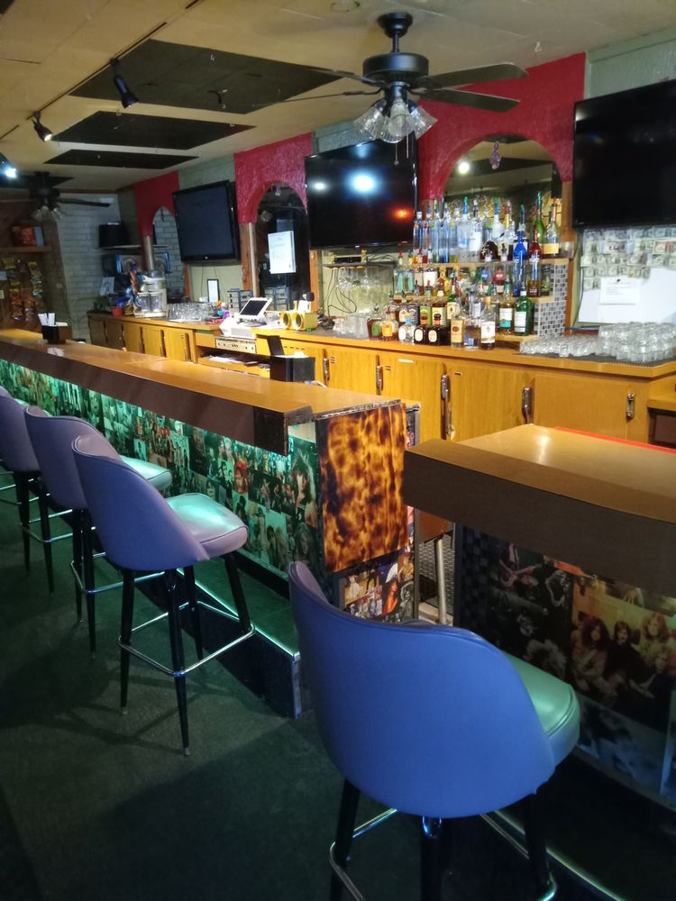 DRAGONS PLACE Updated November 2024 7200 W Fond Du Lac Ave