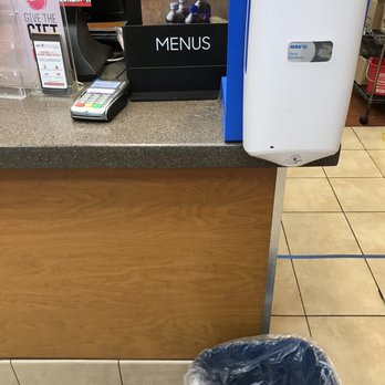 Pizza Hut - Lots of hand sanitizer - Chicken Wings Near Me - Honolulu, Hawaii