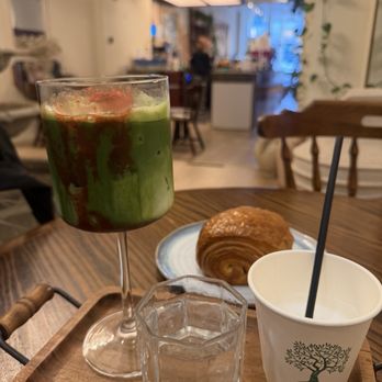 Botànic - Coffee & Tea Near Me - Toronto, Ontario