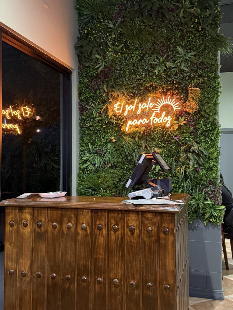 Raices Mexican Cuisine & Bar
