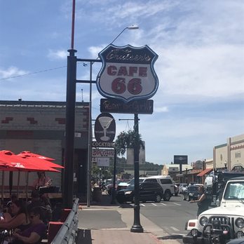 Cruiser's Cafe 66 - Outdoor eating area and sign - American Near Me - Williams, Arizona