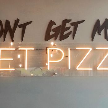 Golden Lizzard Pizza - Inside - Pizza Near Me - Miami, Florida