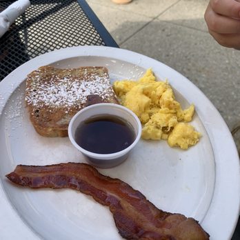 Day Y Noche - Kids French toast with an egg scrambled and bacon (she already ate a piece of bacon before I could snap the pic ) - Mexican Near Me - Granville, Ohio