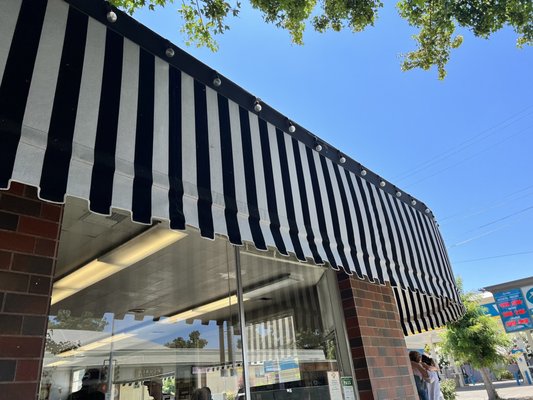 Vic’s Ice Cream by null