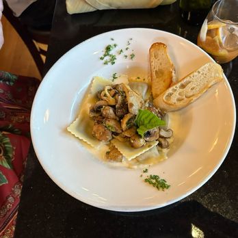 Spotted Dog - PORTOBELLO MUSHROOM RAVIOLI - American Near Me - Springdale, Utah
