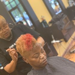 D. Lindsay Salon