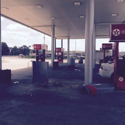 Texaco Food Mart No 7 - Tools and wires? Not safe.