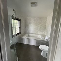 Comfort Inn Rockland - Boston - Bathroom with standup shower and Jacuzzi tub room 300