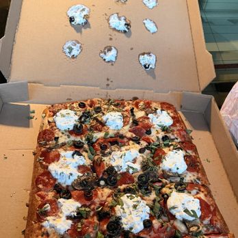 Bon Appetit pizzeria - Sicilian style pizza - The Bon Appetit Way with toppings stuck to the lid of the box. - Pizza Near Me - Fontana, California