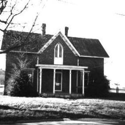 Angela's On the River - 1950's photo of Chilton House when located where Post Office is now. Moved in 1975.