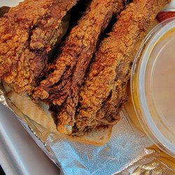 Fried Ribs w/ Mac-N-Cheese