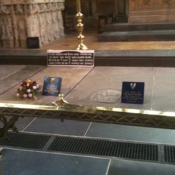 Holy Trinity Church - Shakespeare's final resting place, near the altar - Churches Near Me - Stratford-upon-Avon, WAR
