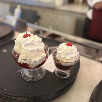 Zaharakos - Strawberry sundae & hot fudge sundae - Ice Cream & Frozen Yogurt Near Me - Columbus, Indiana Zaharakos - Strawberry sundae & hot fudge sundae - Ice Cream & Frozen Yogurt Near Me - Columbus, Indiana