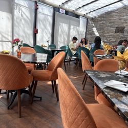 Red Bowl - Dining room