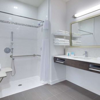 Hampton Inn & Suites Tyler-South - Guest room bath - Hotels Near Me - Tyler, Texas Hampton Inn & Suites Tyler-South - Guest room bath - Hotels Near Me - Tyler, Texas