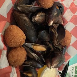 Willoughby By the Bay - Mussels to die for