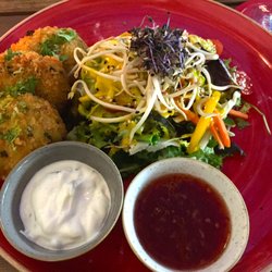 La Pinta - Thai fish cakes and thai salad.