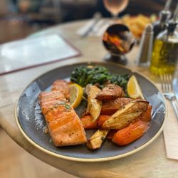 Jak's - Combo with salmon